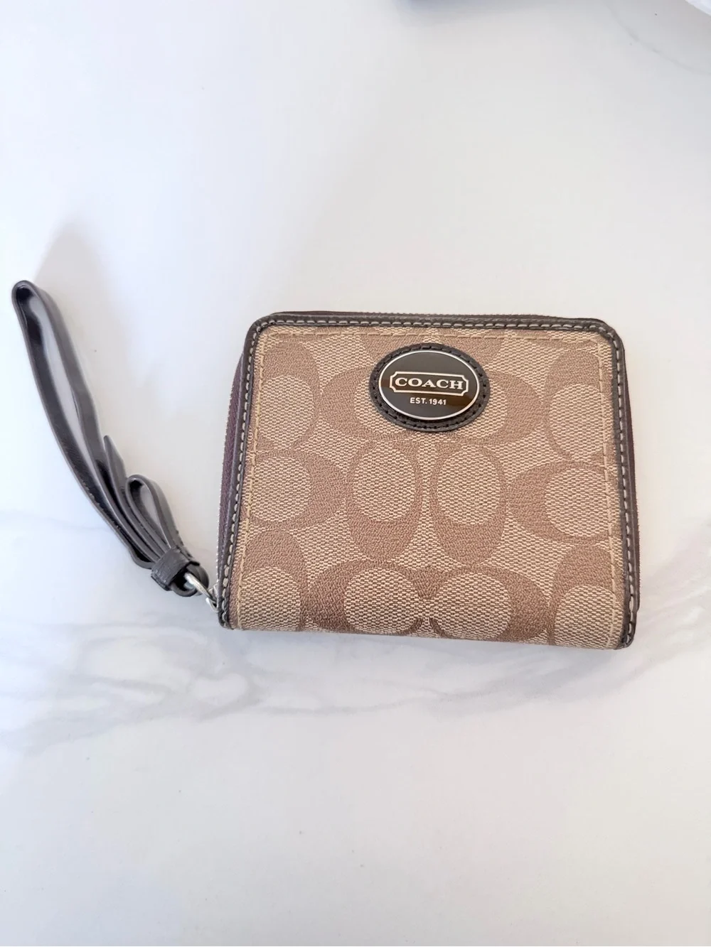 Coach signature peyton zip wallet